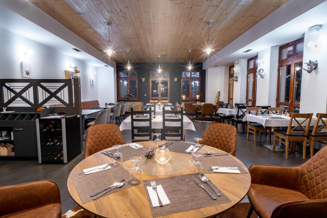 Red Deer Hotel Брезно Экстерьер фото