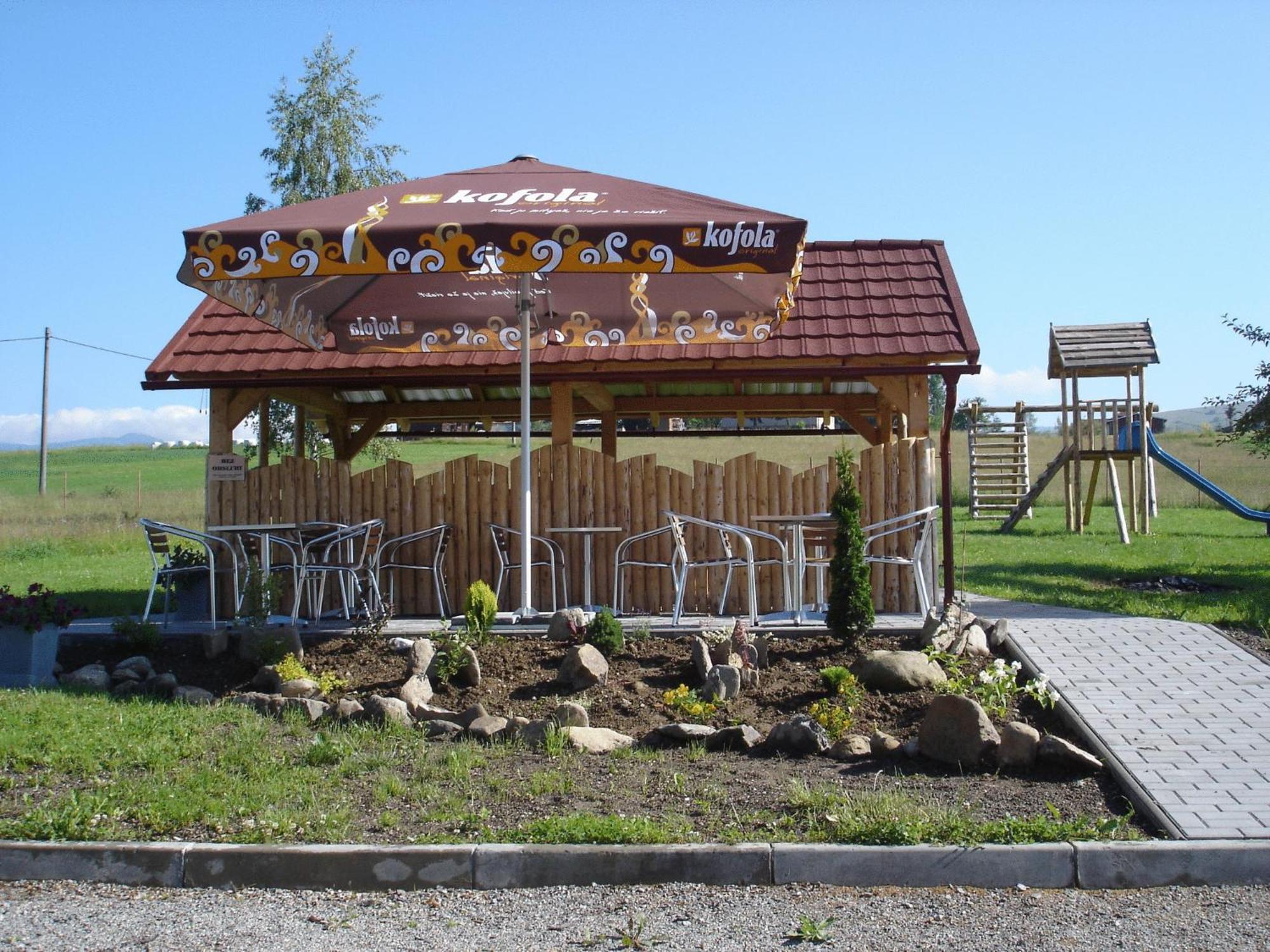 Red Deer Hotel Брезно Экстерьер фото